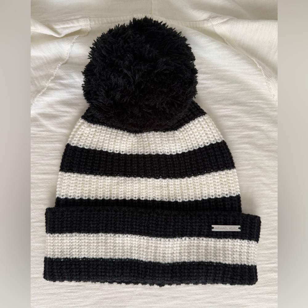MICHAEL KORS BLACK AND CREAM STRIPED HAT FOR WOMEN ( ONE SIZE)